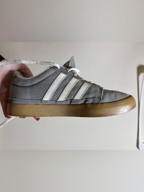 Adidas Originals Seeley Canvas Sneakers - Grey/Gum Sole - Size 5.5